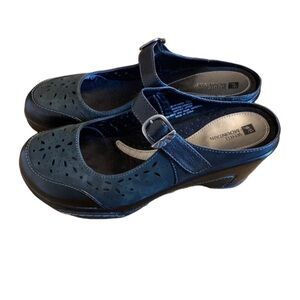 White Mountain Women's Black Mary Jane Clogs. Buckle. Size 10. Leather upper.